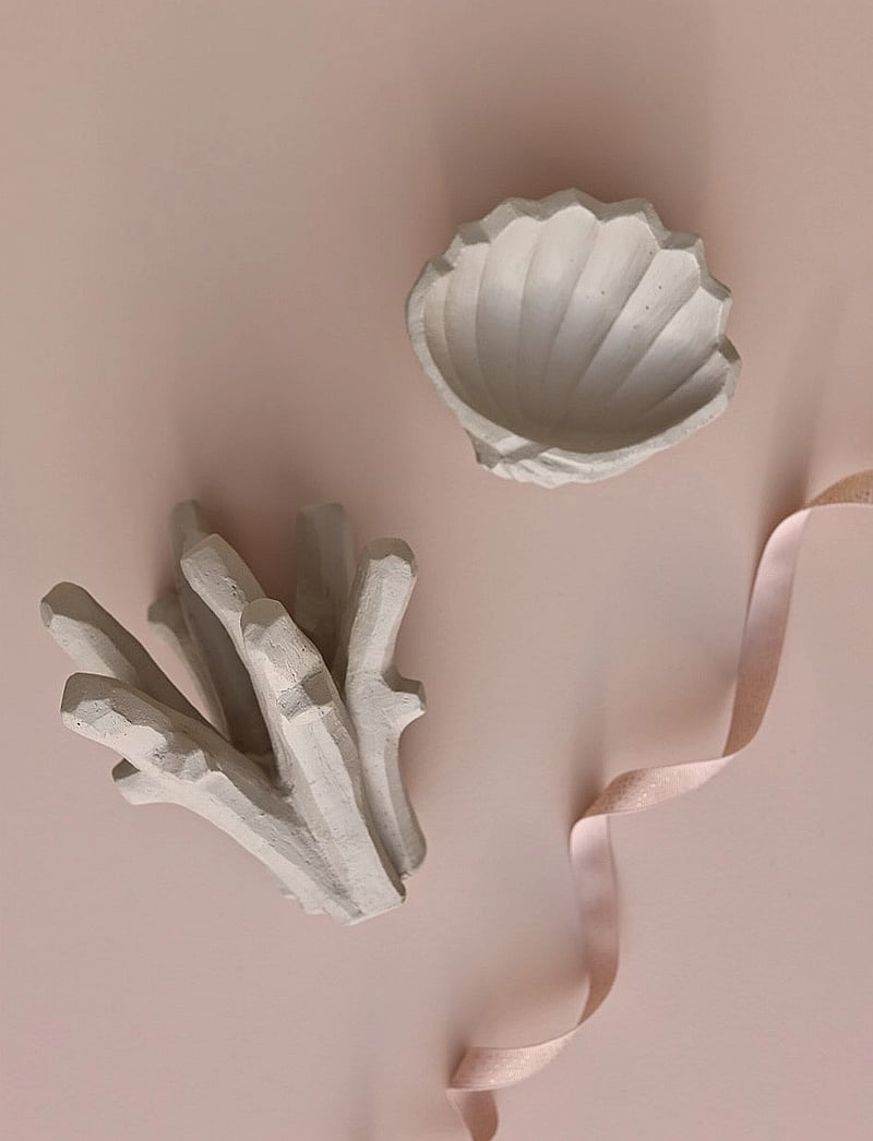 Cooee Design - Sculpture The Genesis Shells Coal - porzellanfiguren- & skulpturen - limestone - 2