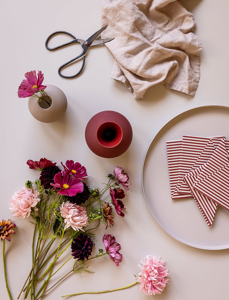 Cooee Design - Napkin Broken Lines - paper napkins - berry/white - 2