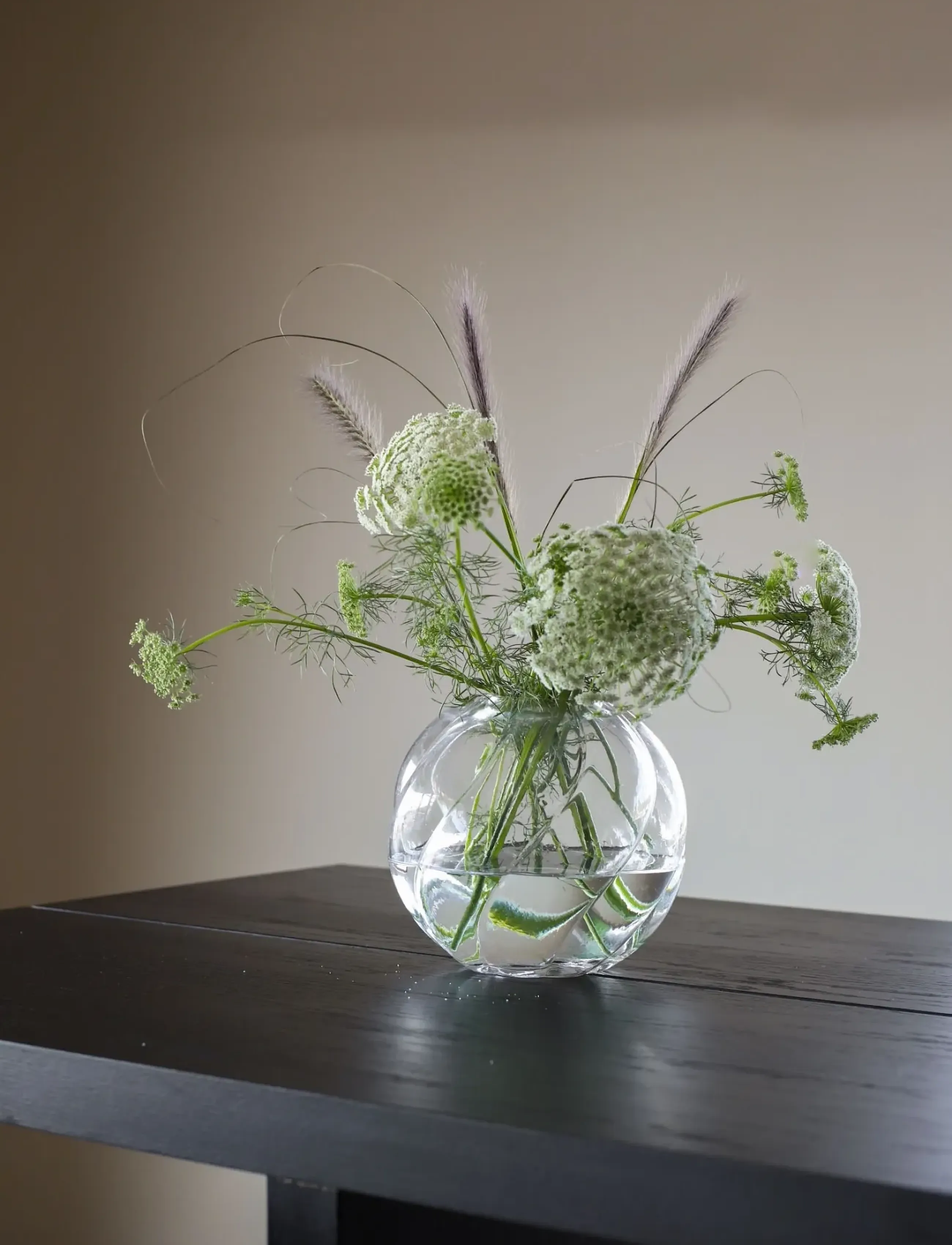 Cooee Design - Twist Ball Vase 20 cm Glass - vaser - clear - 2