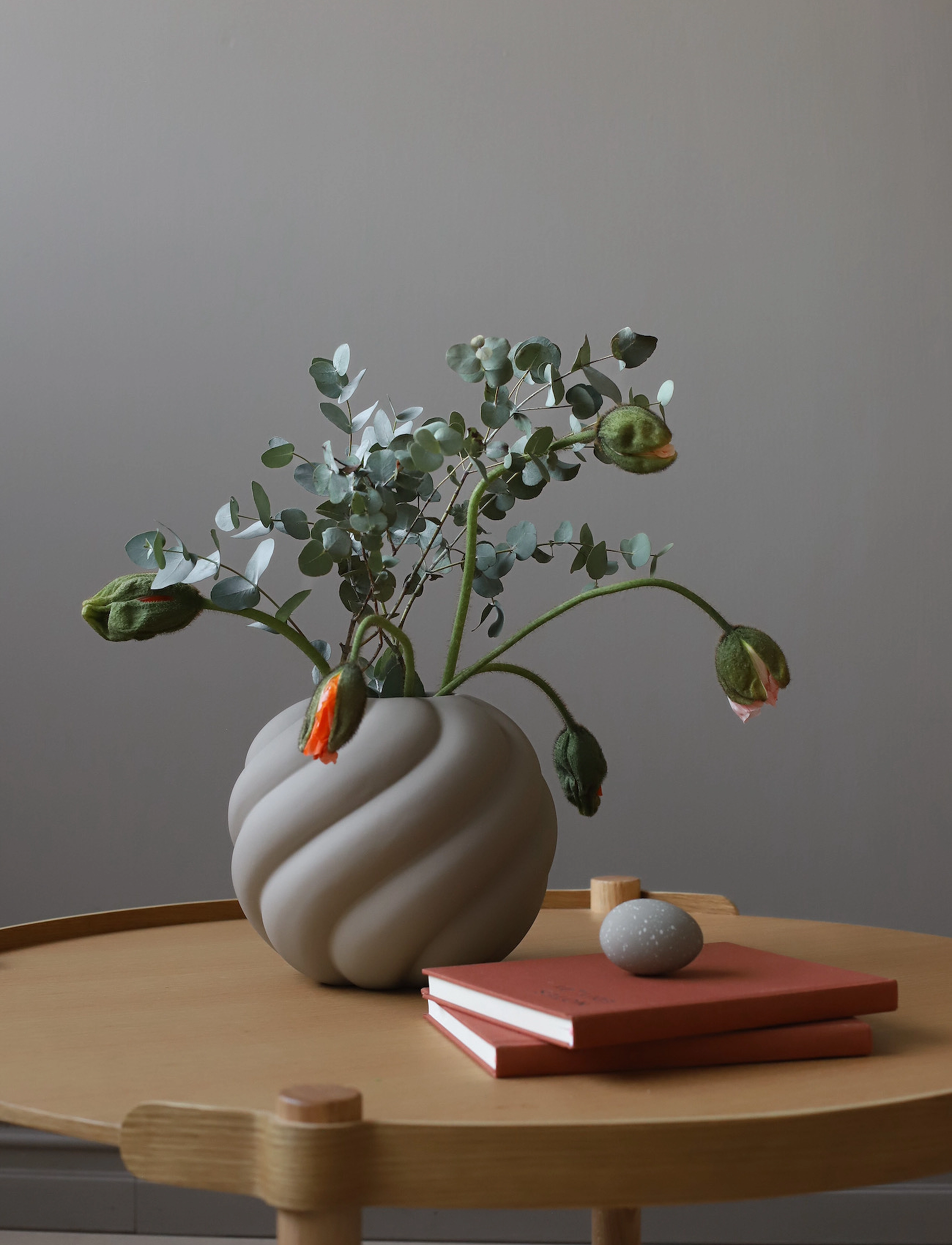 Cooee Design Twist Ball Vase 20Cm Sand, H 20 cm, Vases, Beige - Big Unisex