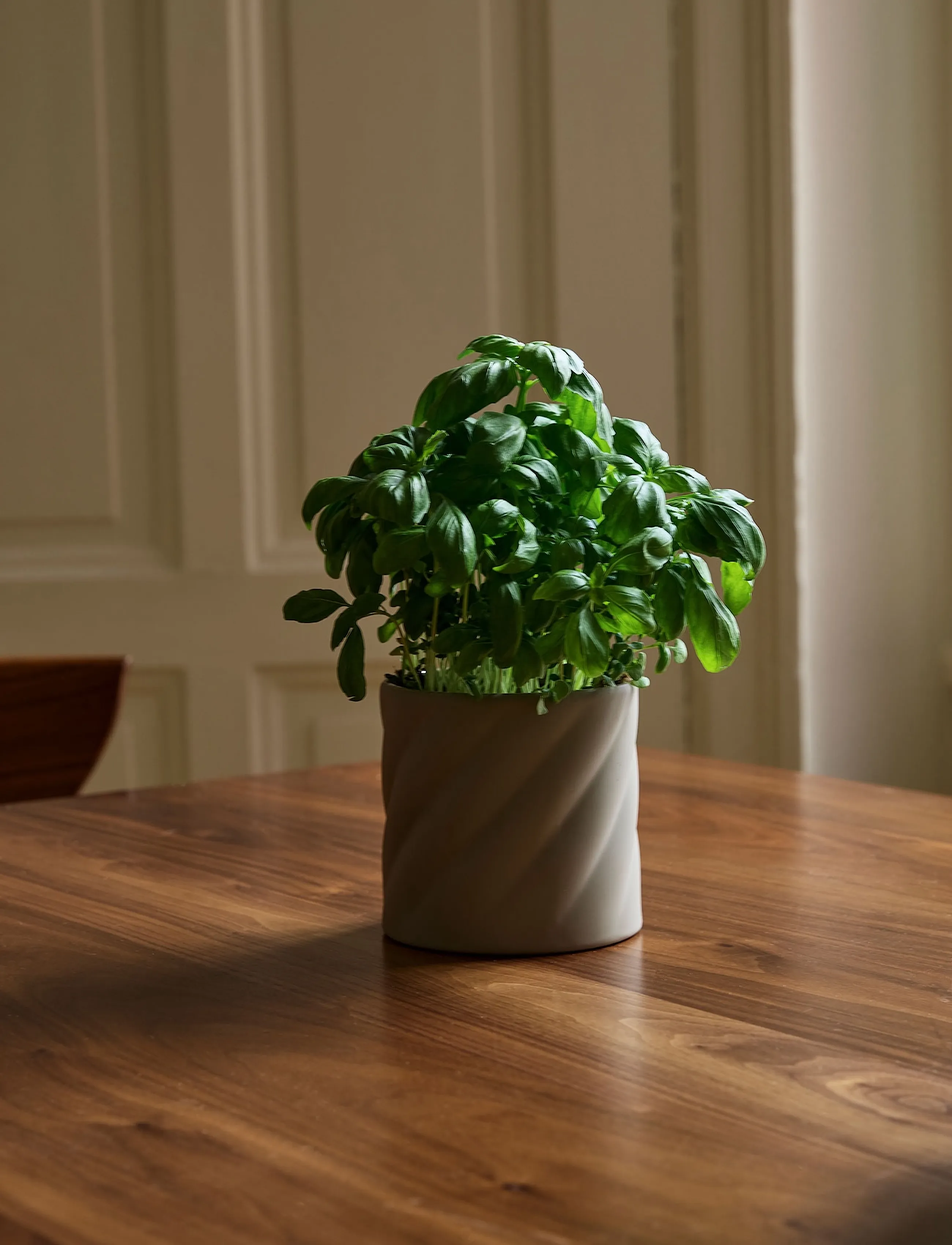 Cooee Design - Twist Flowerpot Small Sand - blumentöpfe - sand - 0