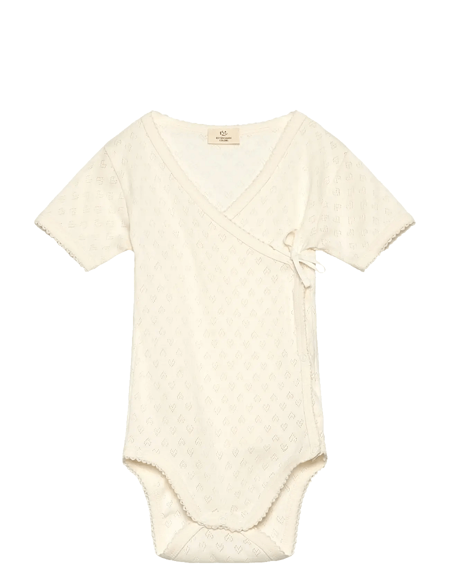 Copenhagen Colors - POINTELLE HEART CROSSOVER BODY SS - kurzärmelige bodys - cream - 0