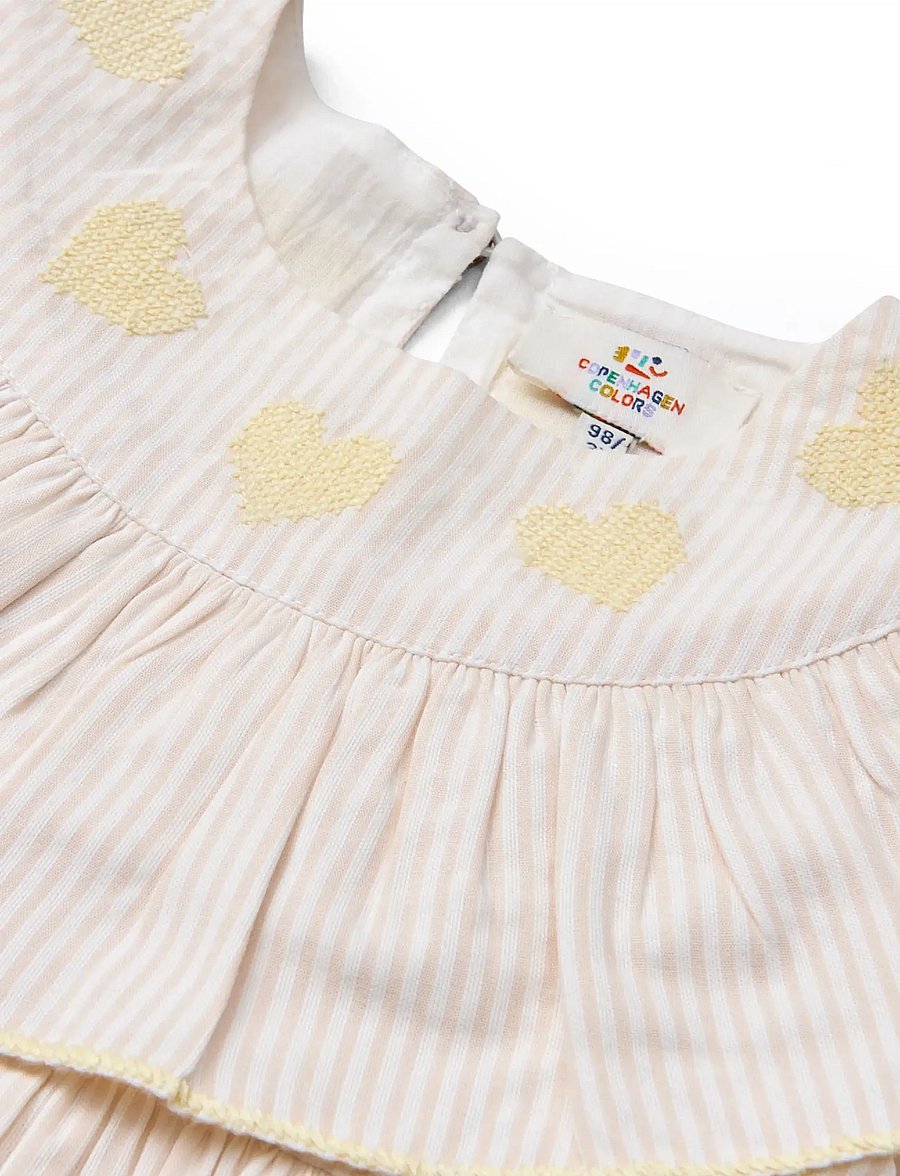 Copenhagen Colors - SEERSUCKER DRESS W. HEART - robes pour bébés à manches courtes - dusty rose w cream stripe w yellow - 5