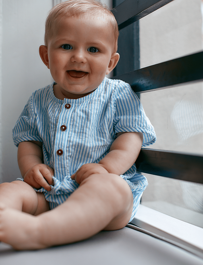 Copenhagen Colors - SEERSUCKER ROMPER W. SLEEVES - short-sleeved - sky blue w cream stripe - 4