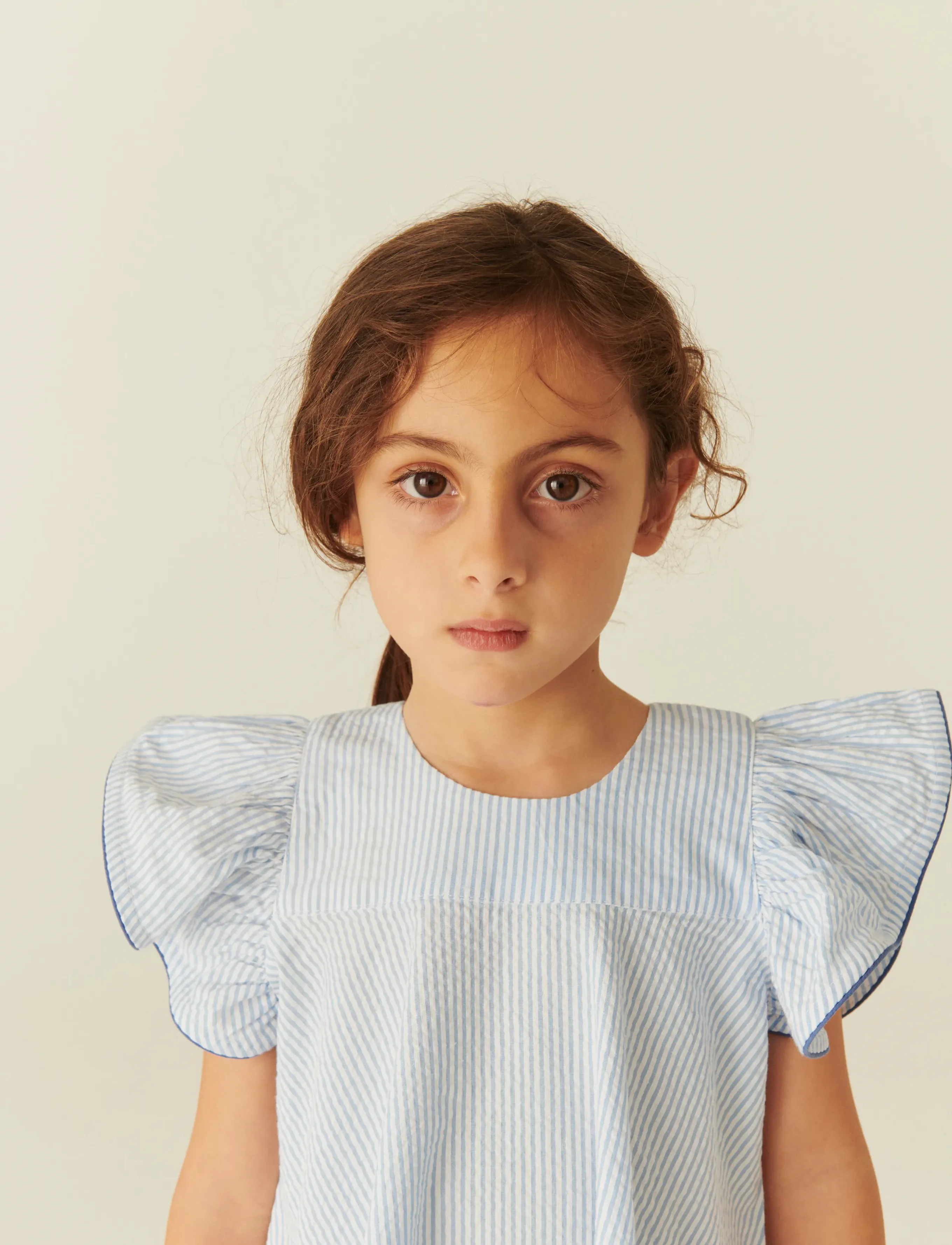 Copenhagen Colors SEERSUCKER DRESS W. FRILL SLEEVES - Partykleider - SKY BLUE W CREAM STRIPE W OCEAN BLUE / blue