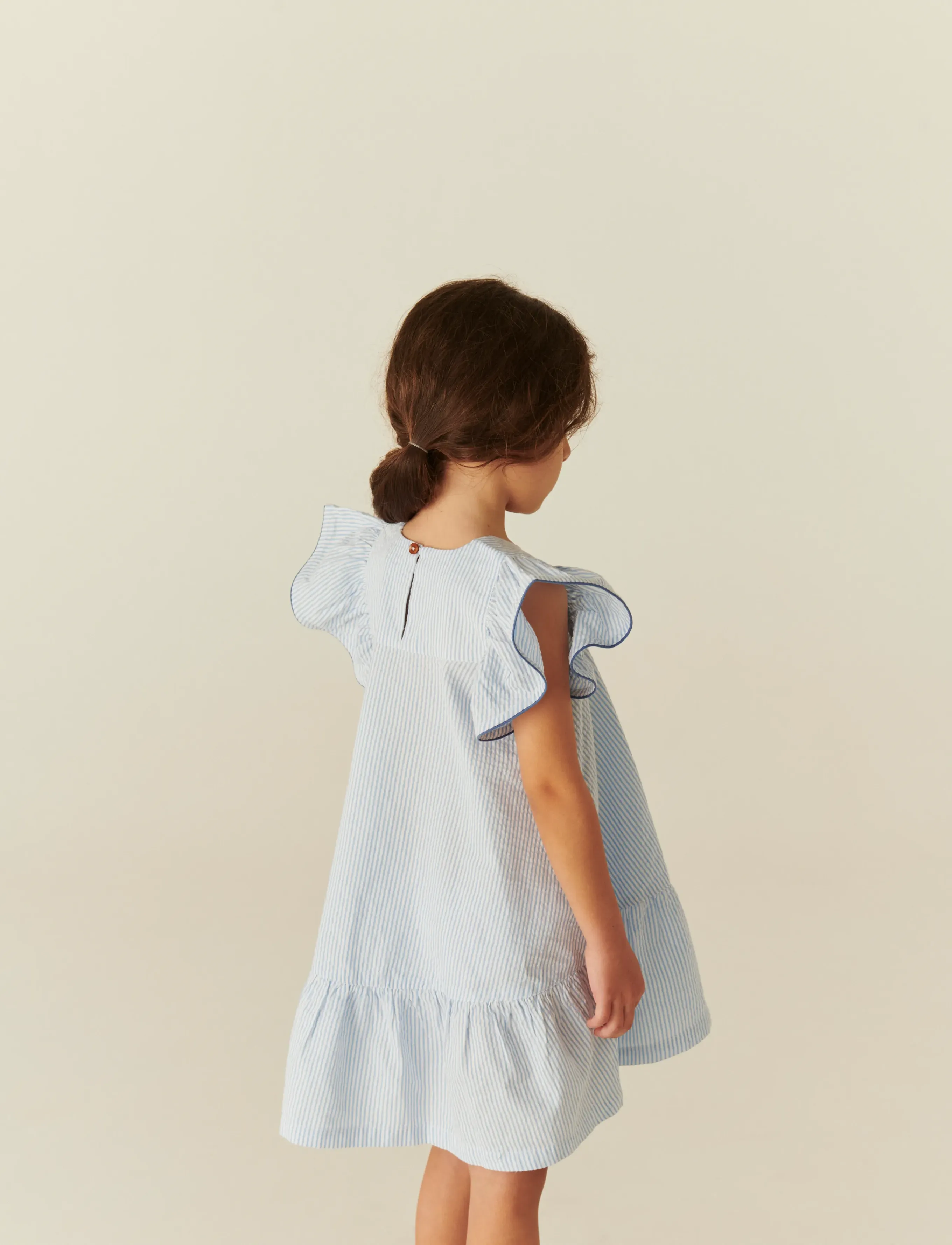 Copenhagen Colors - SEERSUCKER DRESS W. FRILL SLEEVES - robes décontractées à manches courtes - sky blue w cream stripe w ocean blue - 3