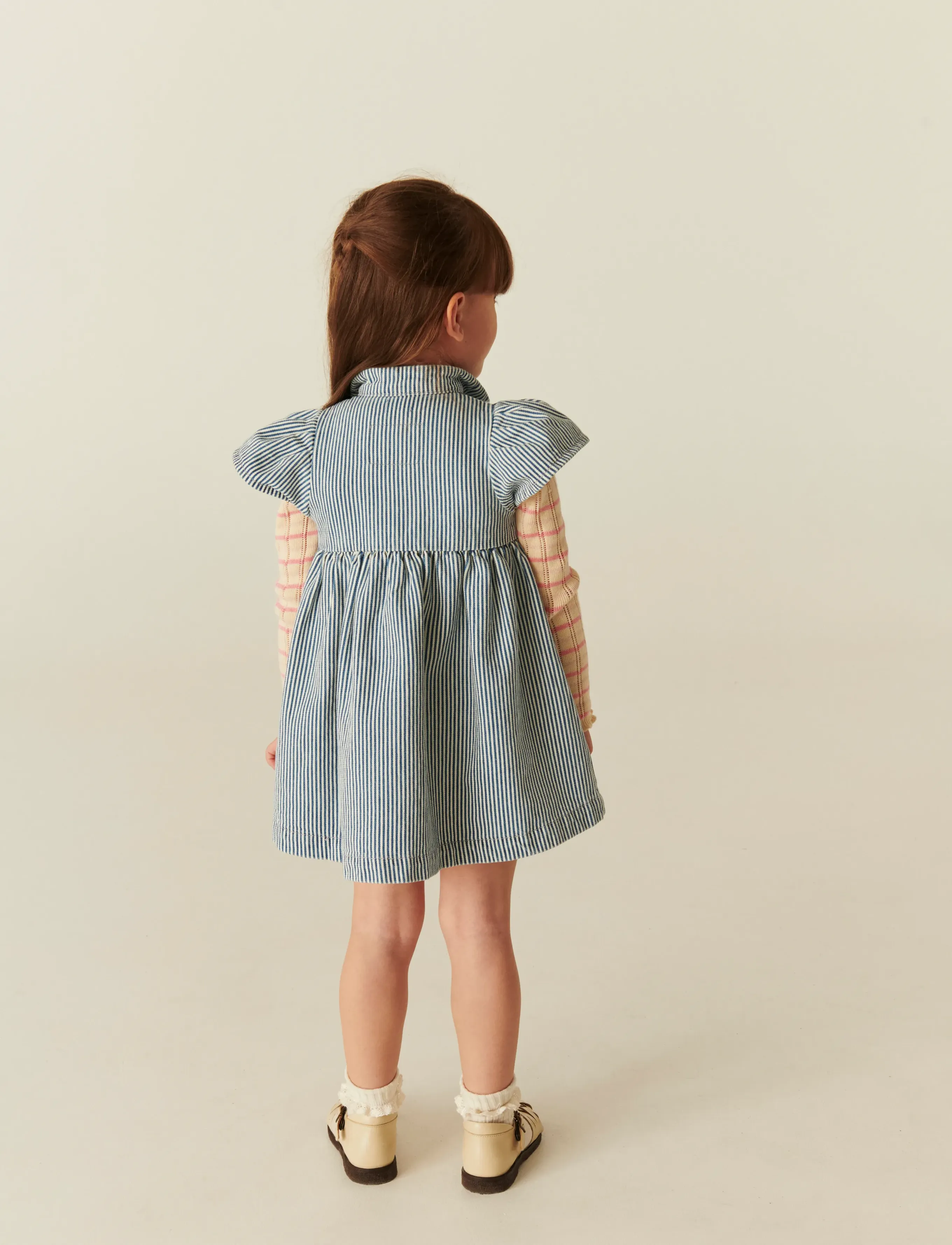 Copenhagen Colors - Y/D STRIPE DRESS W. FRILL SLEEVES - robes décontractées à manches courtes - denim blue stripe - 3