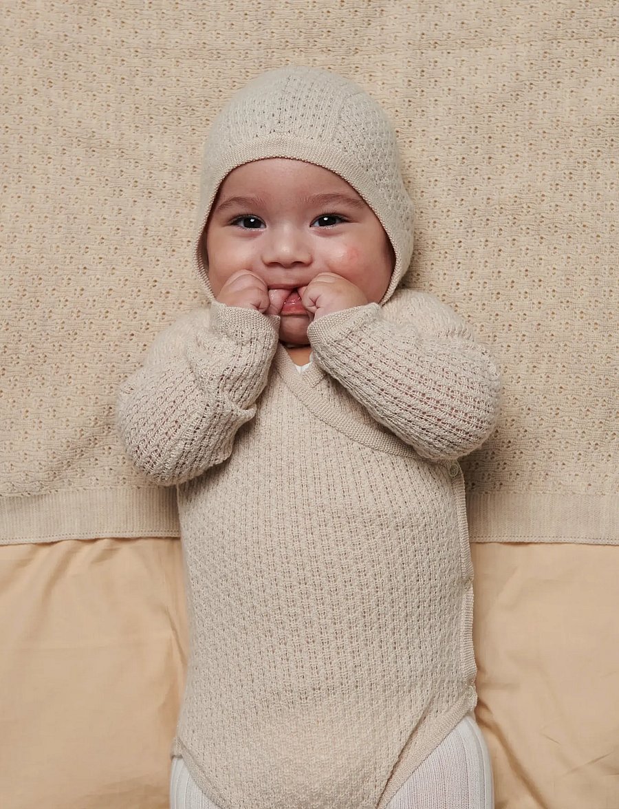 Copenhagen Colors - 2-Pack Merino Pointelle Baby Cross-Over & Baby Bonnet Hat - uldundertøj baby - pale cream - 2