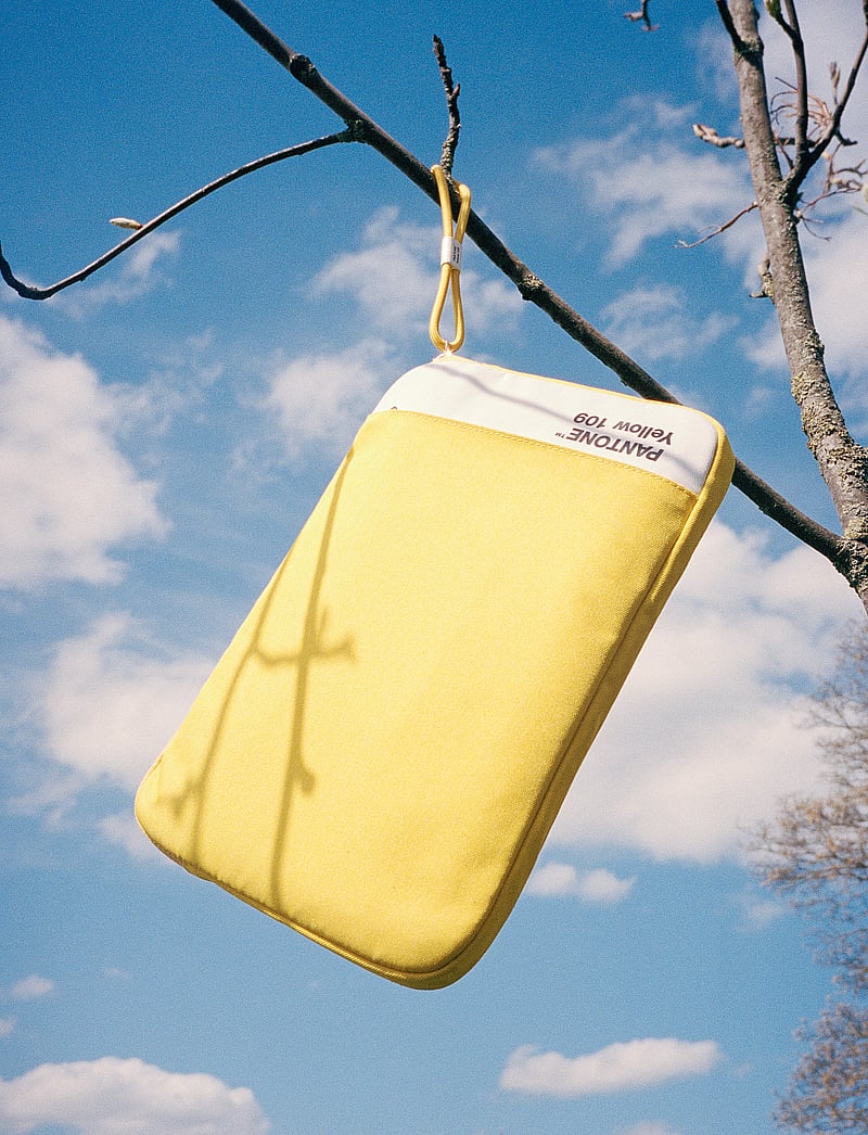 PANTONE - PANTONE TABLET SLEEVE 13" - alltags-style - yellow 109 c - 0