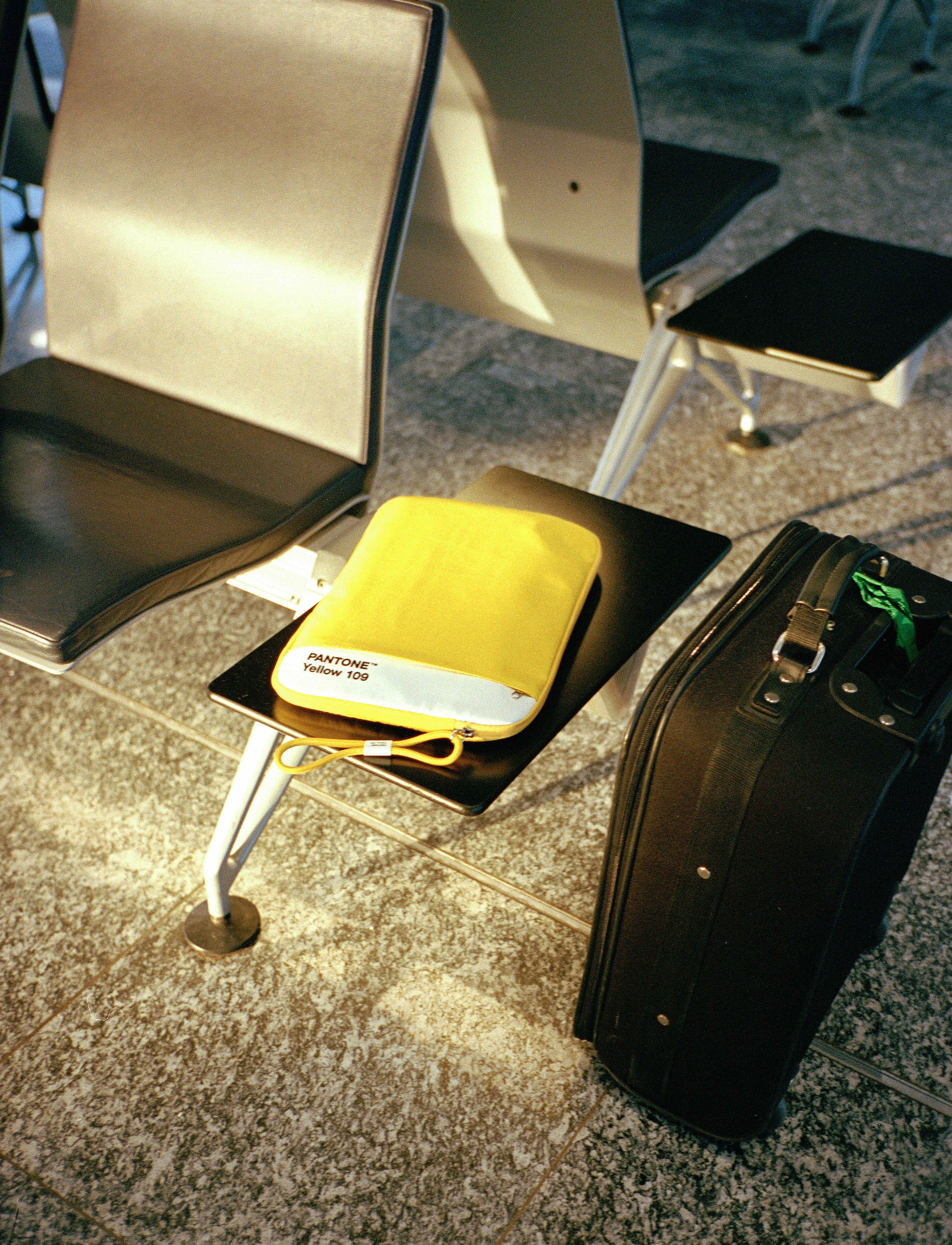 PANTONE - PANTONE NEW NOTEBOOK WITH PENCIL. / LINED - kalendrar & anteckningsblock - yellow 012 c - 5