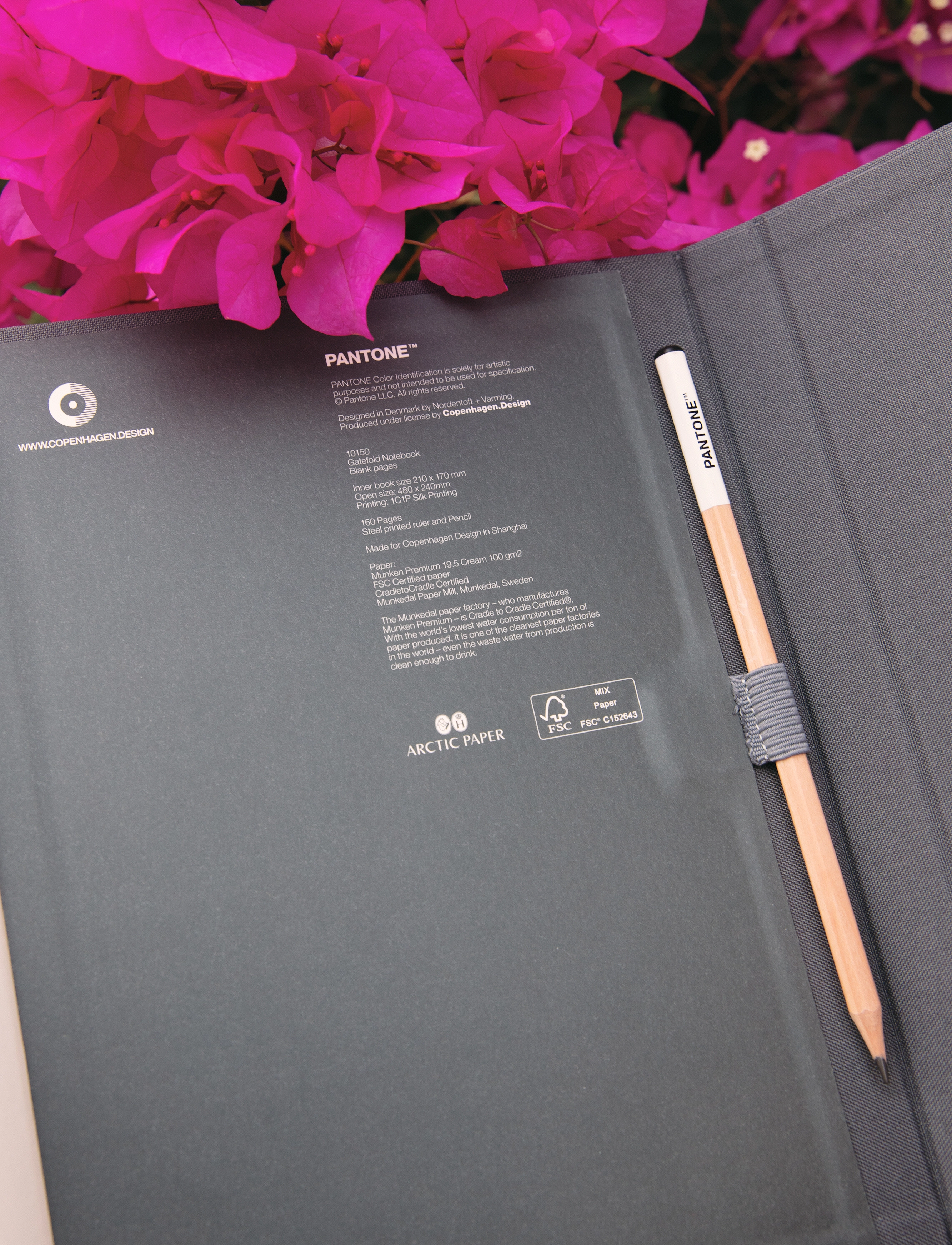 PANTONE New Notebook With Pencil. / Lined, One Size, Office Material, Grau - Calendars & Notebooks, Homeware