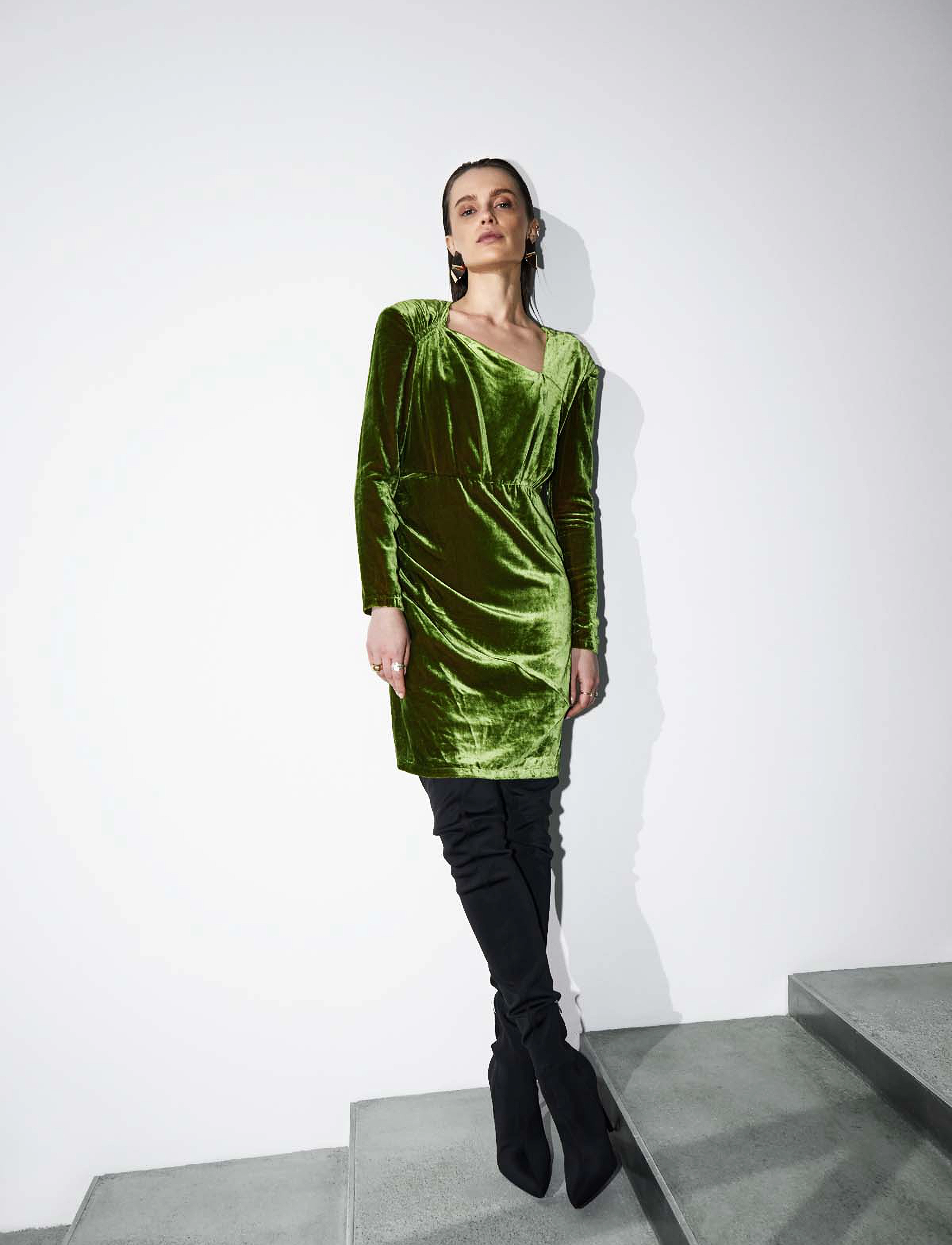 Copenhagen Muse CMVELVET-SHORT-DRESS - Festkjoler - TWIST OF LIME / green