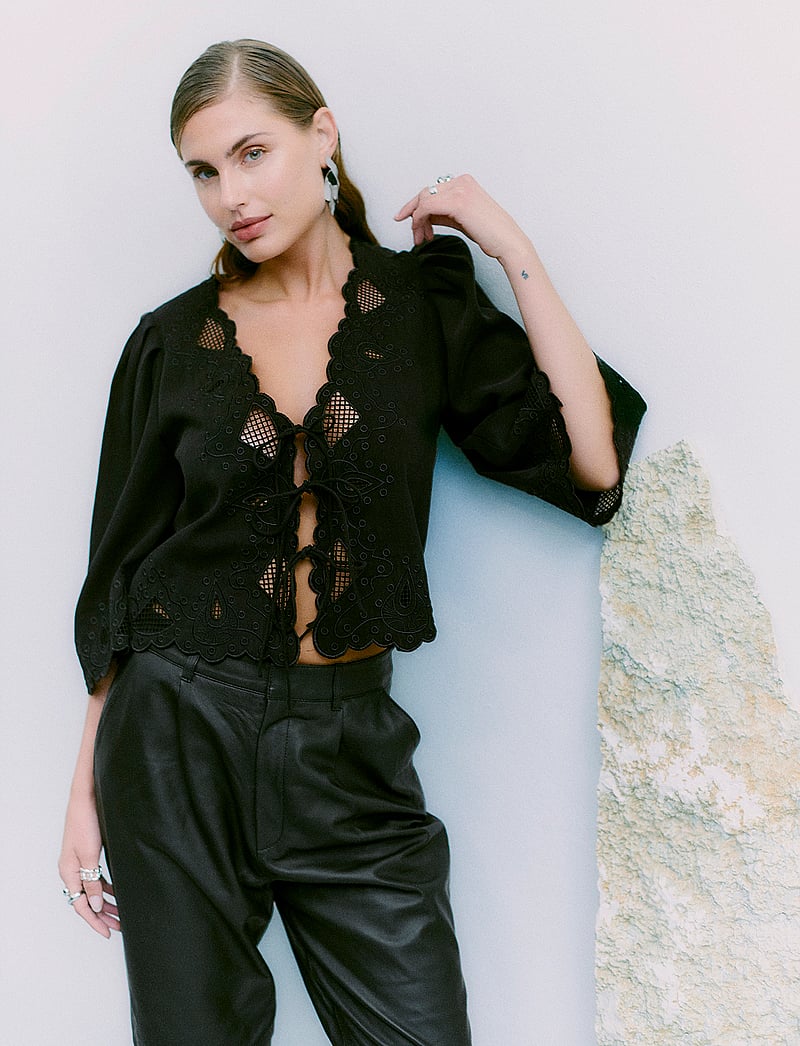 Copenhagen Muse - CMMADELYN-BLOUSE - kurzämlige blusen - black - 0