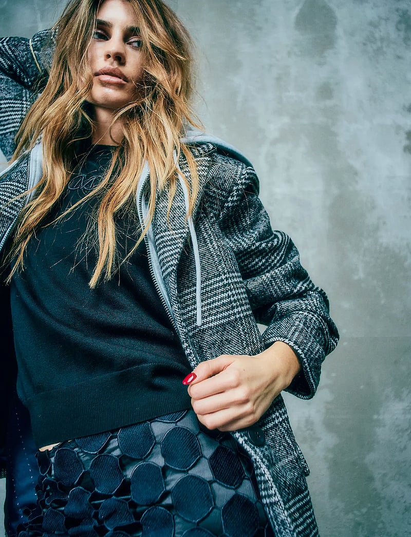 Copenhagen Muse - CMHOODIE-JACKET is a jacket in a premium wool blend with a logo printed lining, - vinterjakker - black w. jet stream - 5
