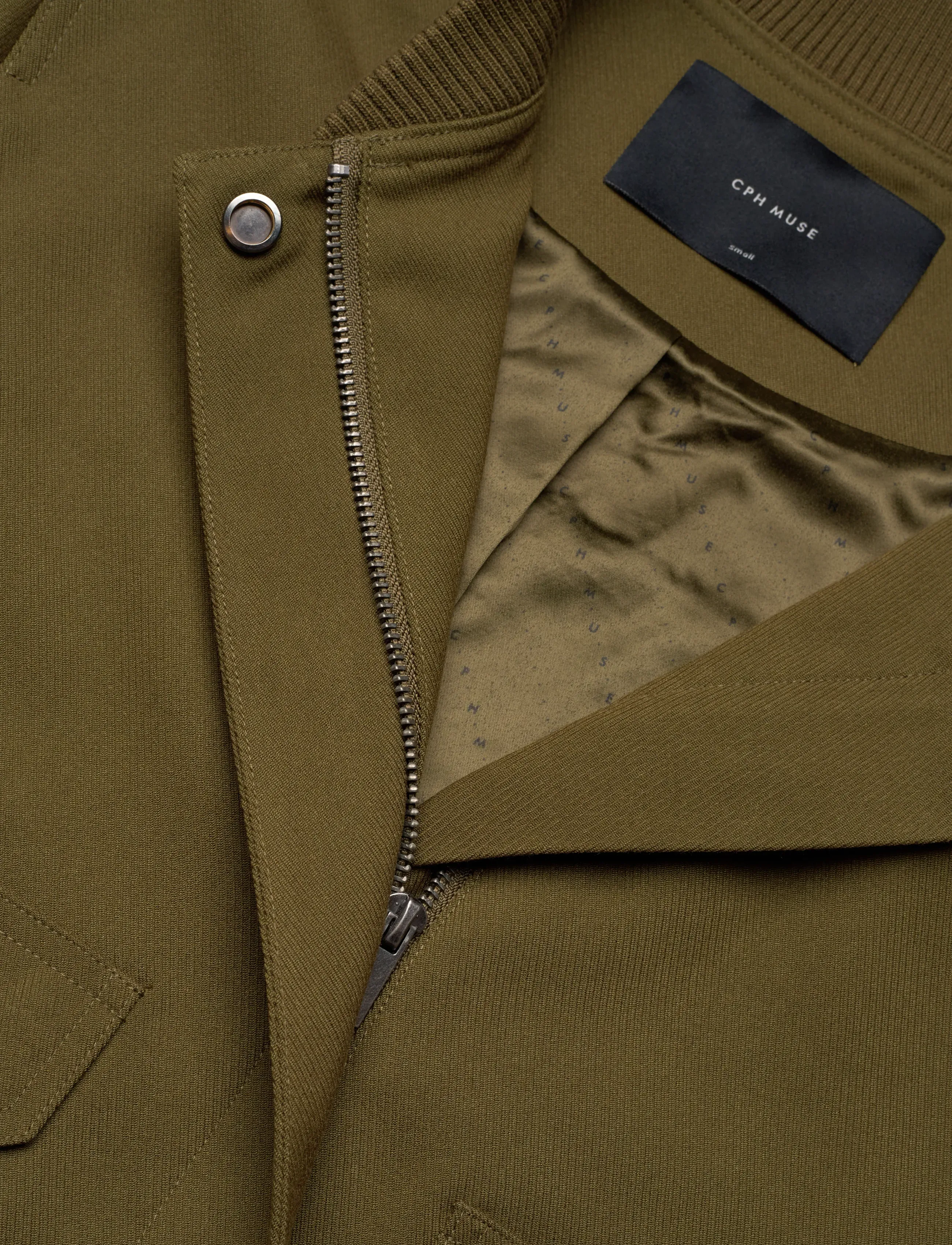 Copenhagen Muse - CMTAILOR-JACKET is a bomber jacket in a premium material with a logo printed lin - spring jackets - dark olive - 2