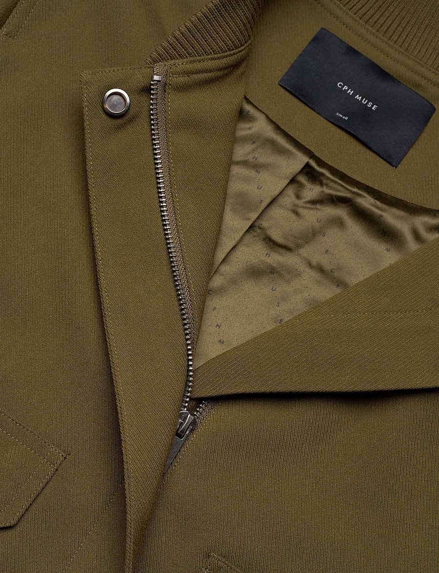 Copenhagen Muse - CMTAILOR-JACKET is a bomber jacket in a premium material with a logo printed lin - frühlingsjacken - dark olive - 2