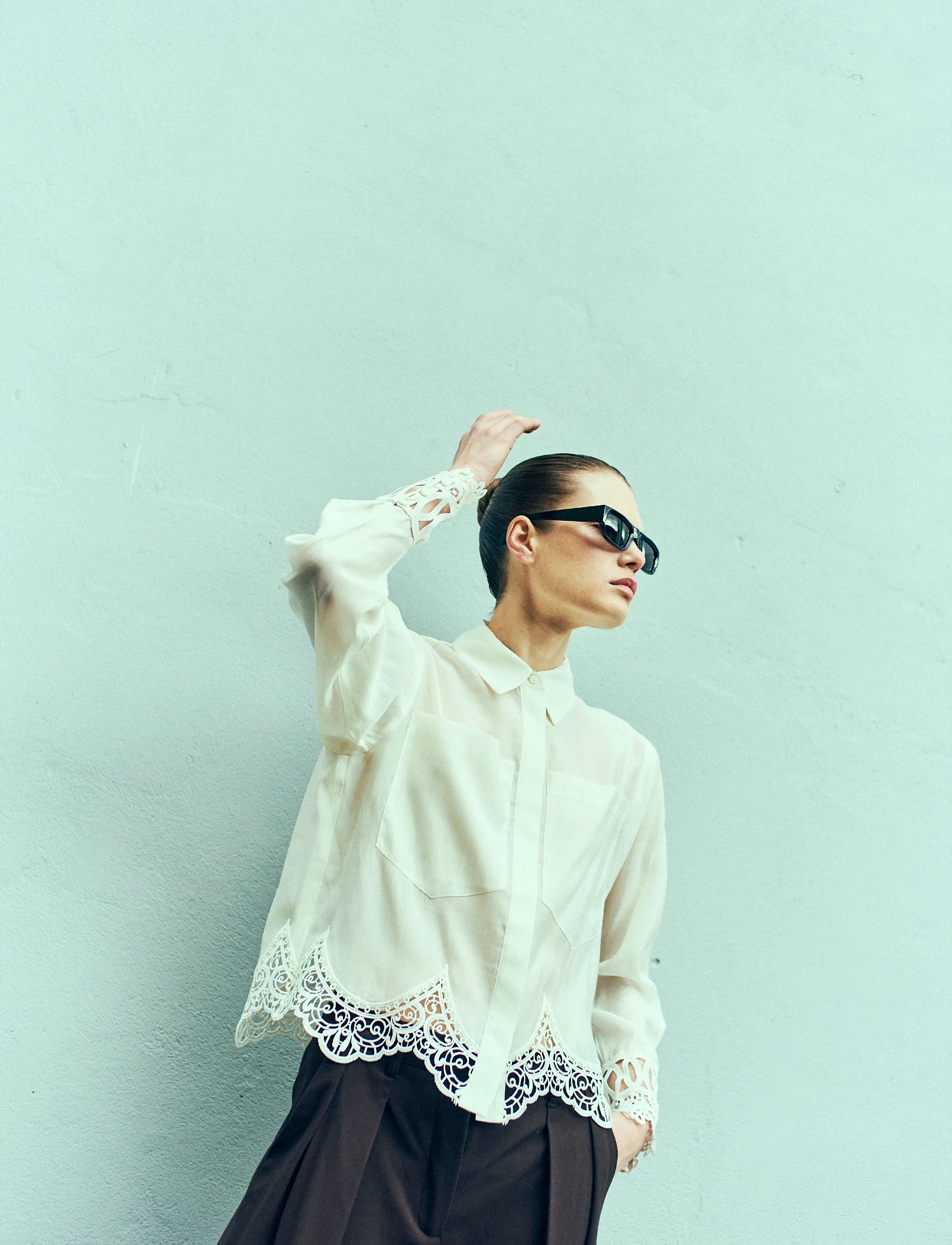 Copenhagen Muse CMMOLLY-SHIRT is a cropped shirt in the iconic, premium material, which contains - Hemden - JET STREAM / cream