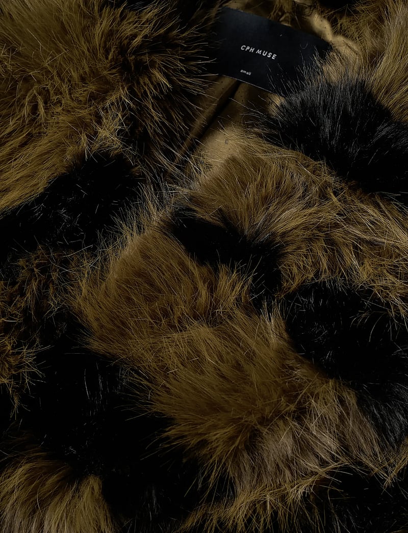 Copenhagen Muse - CMPLUSHY-JACKET - kunstkarusnahk - dark olive w. black - 5