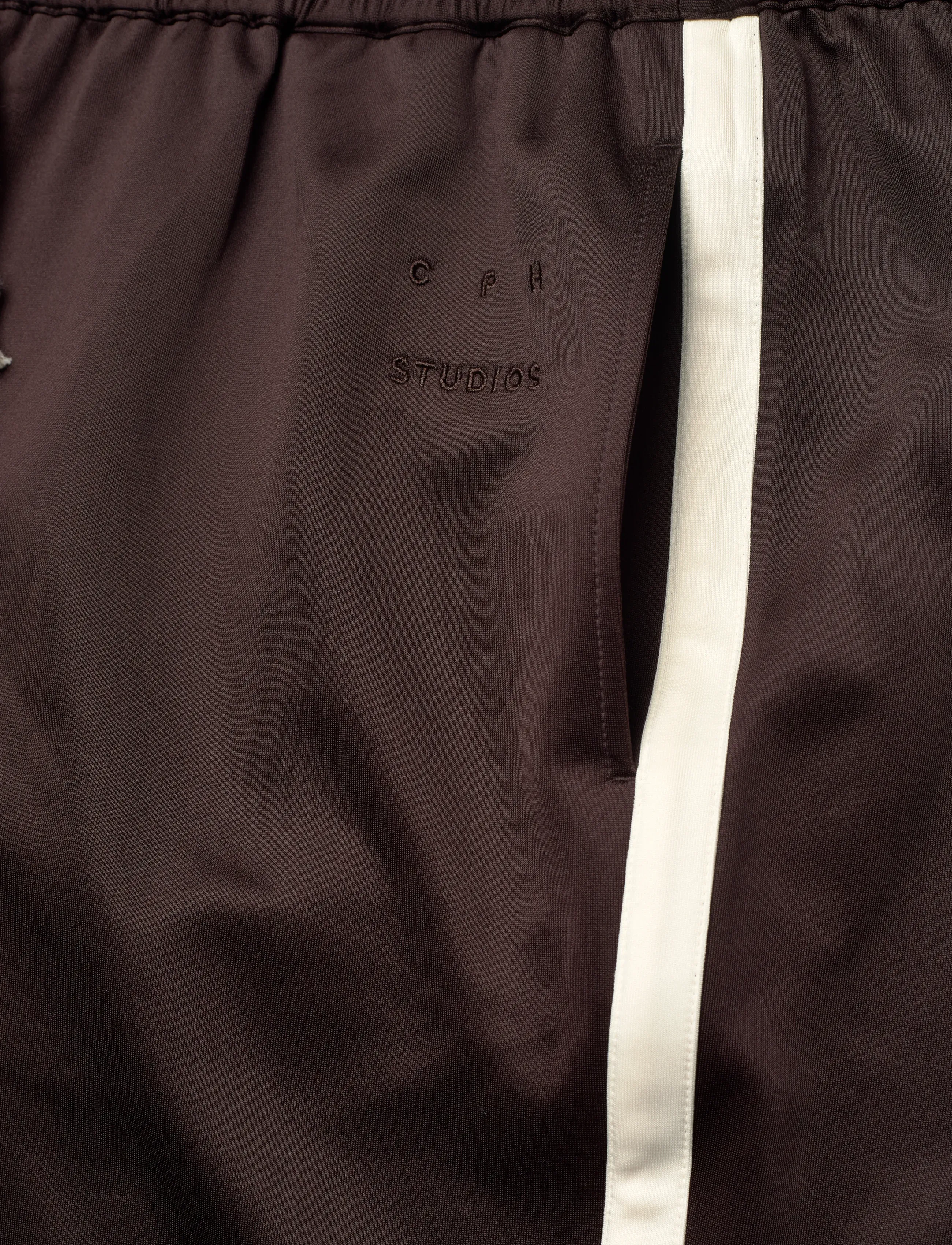 Copenhagen Studios - CPH TRACK PANTS 1 synthetic brown - igapäevane stiil - brown - 4
