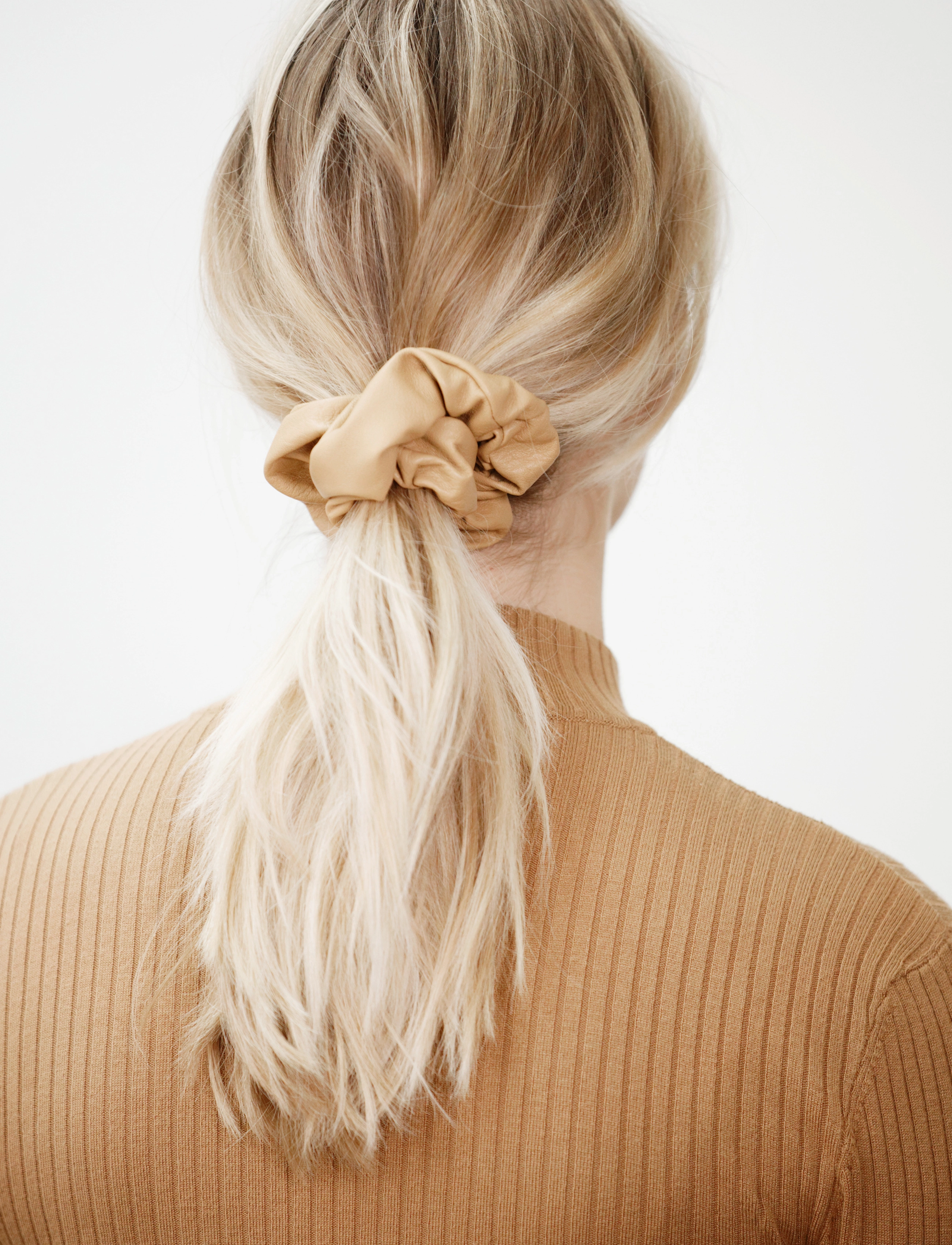 Corinne Vegan Scrunchie, Vegansk Scrunchie, Brun, Str: ONE SIZE