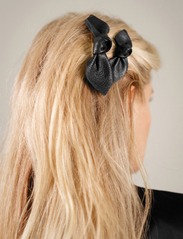 Corinne - Leather Bow Hair Clip Big and Small 2-pack - haarnadeln - black - 0