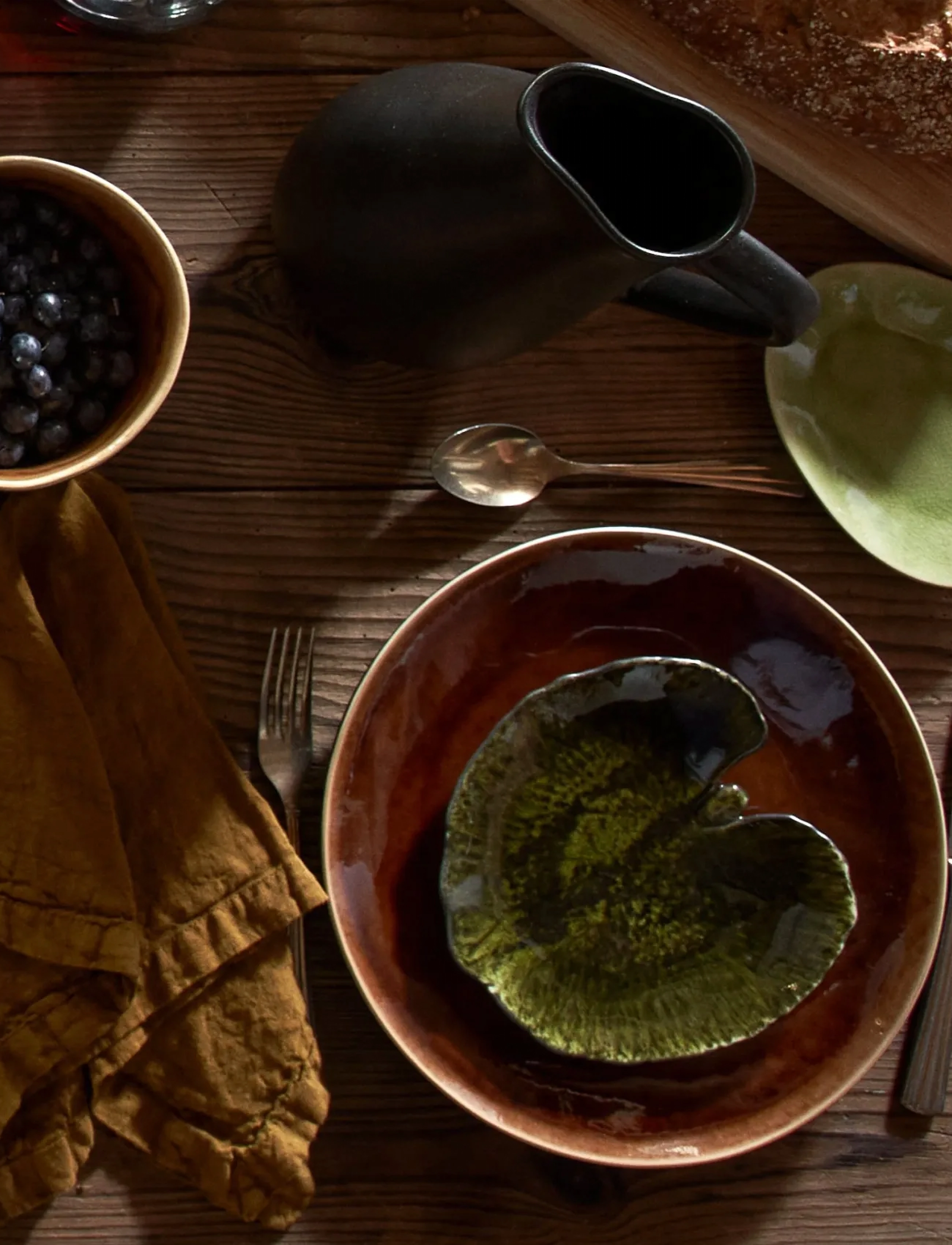 Costa Nova - Leaf plate Alchemille - shop by price - dark green - 2