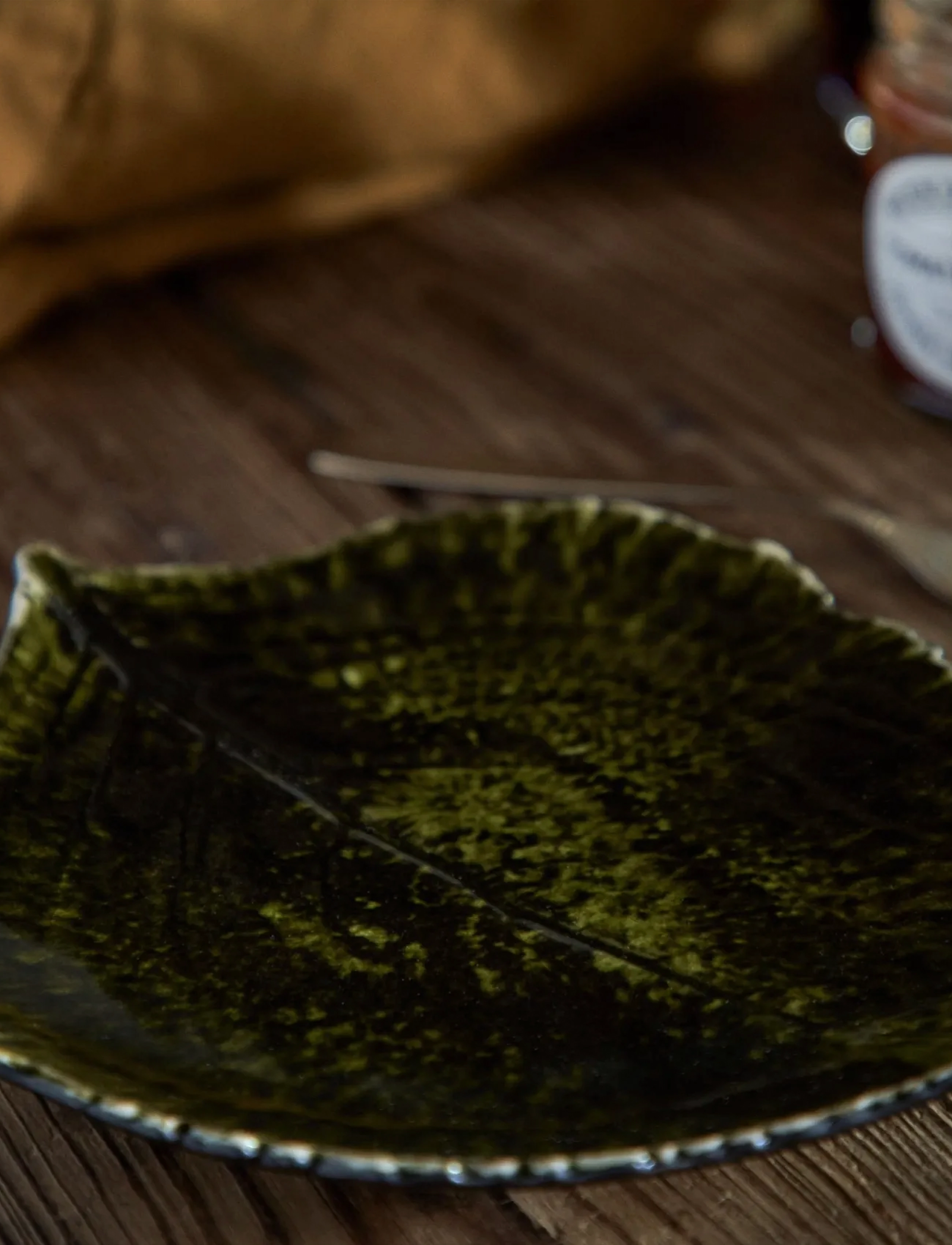 Costa Nova - Leaf plate Hydrangea L - serving platters - dark green - 2