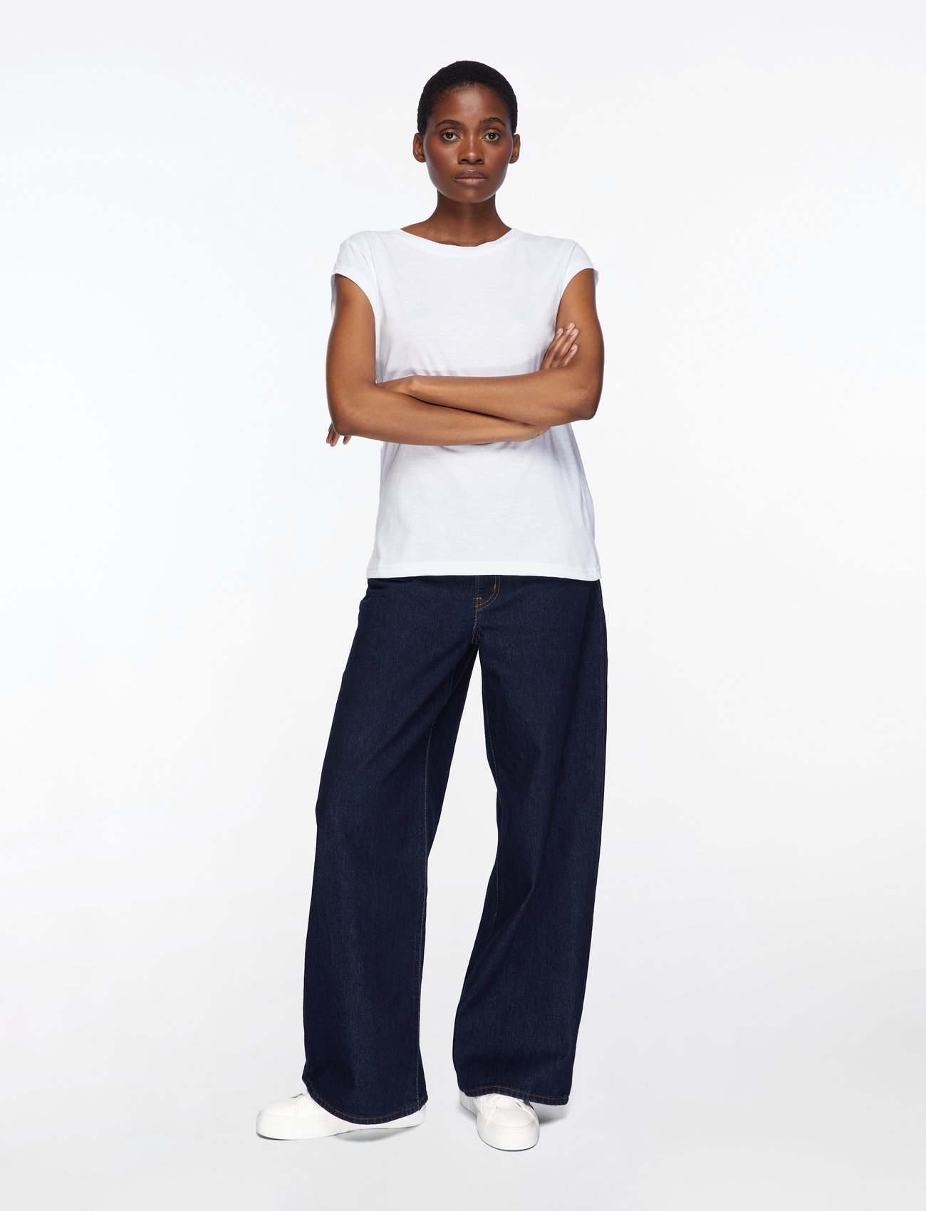 Coster Copenhagen - CC Heart basic round-neck t-shirt - efterårstøj - white - 1