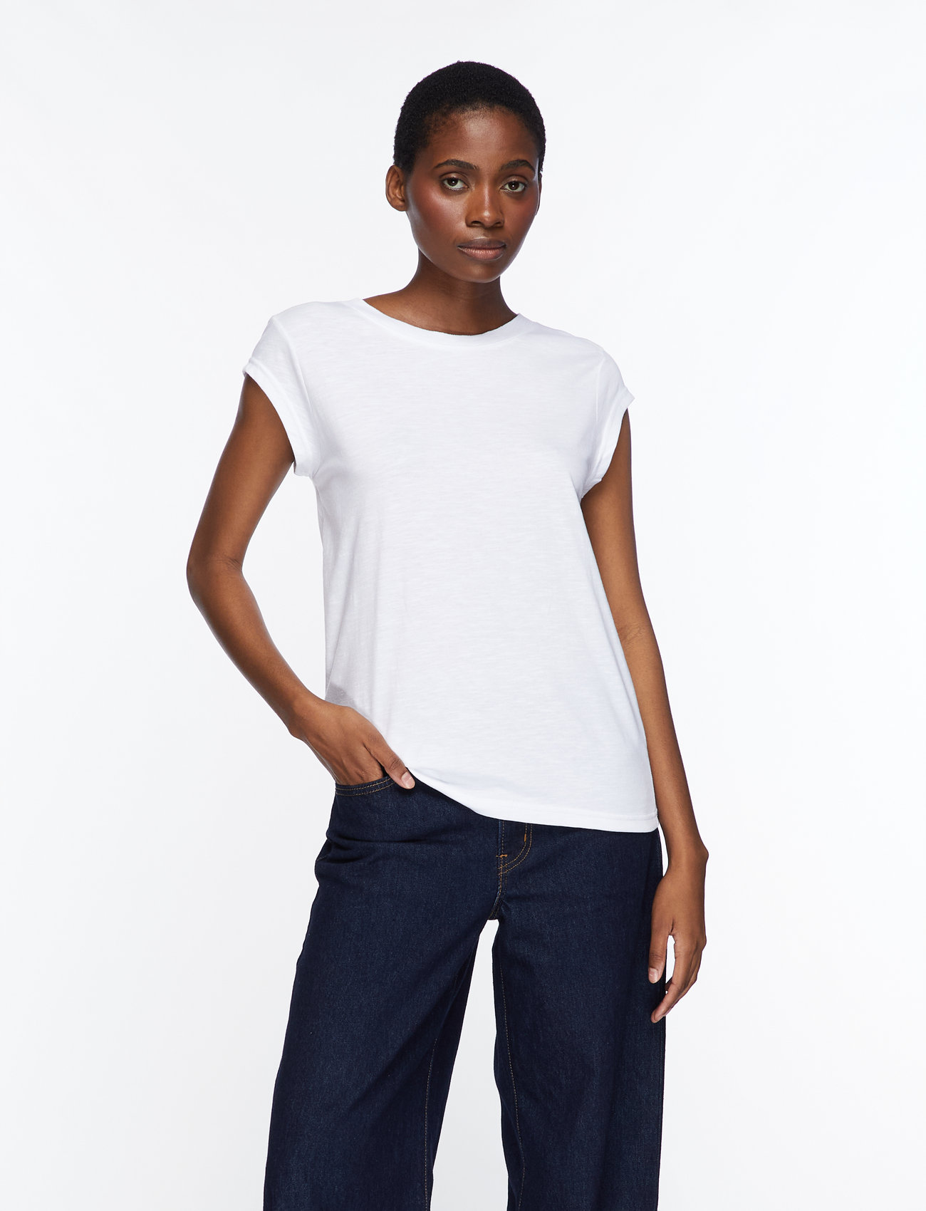 Coster Copenhagen - CC Heart basic round-neck t-shirt - efterårstøj - white - 4