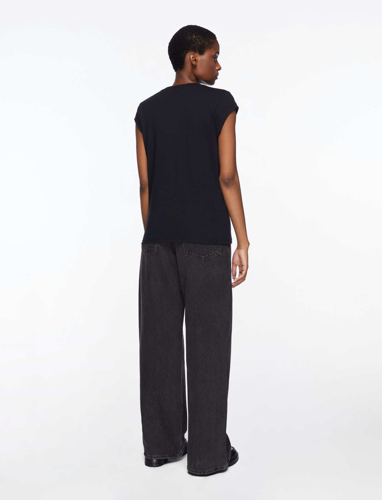 Coster Copenhagen - CC Heart basic v-neck t-shirt - t-shirts - black - 4