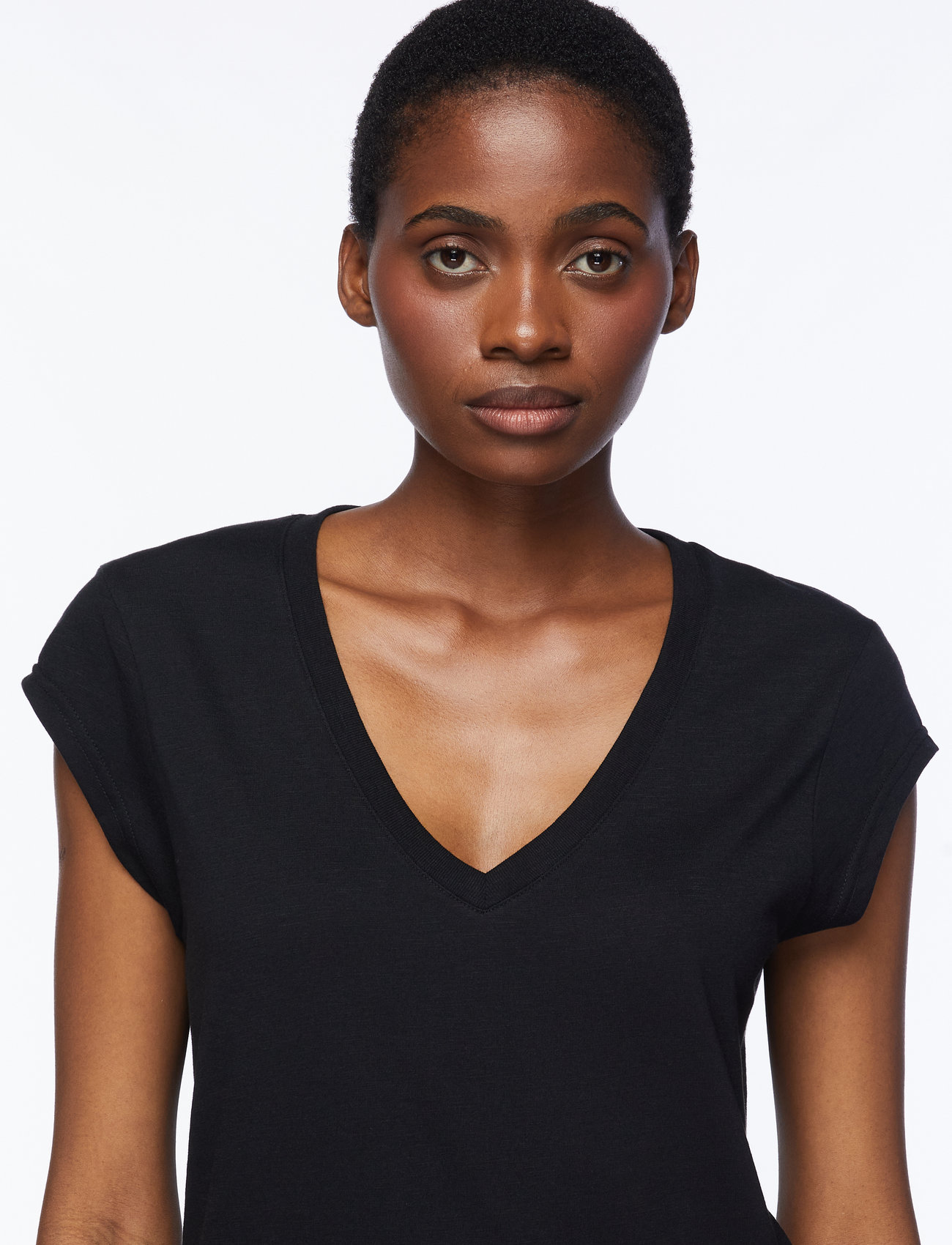 Coster Copenhagen - CC Heart basic v-neck t-shirt - t-shirts - black - 5