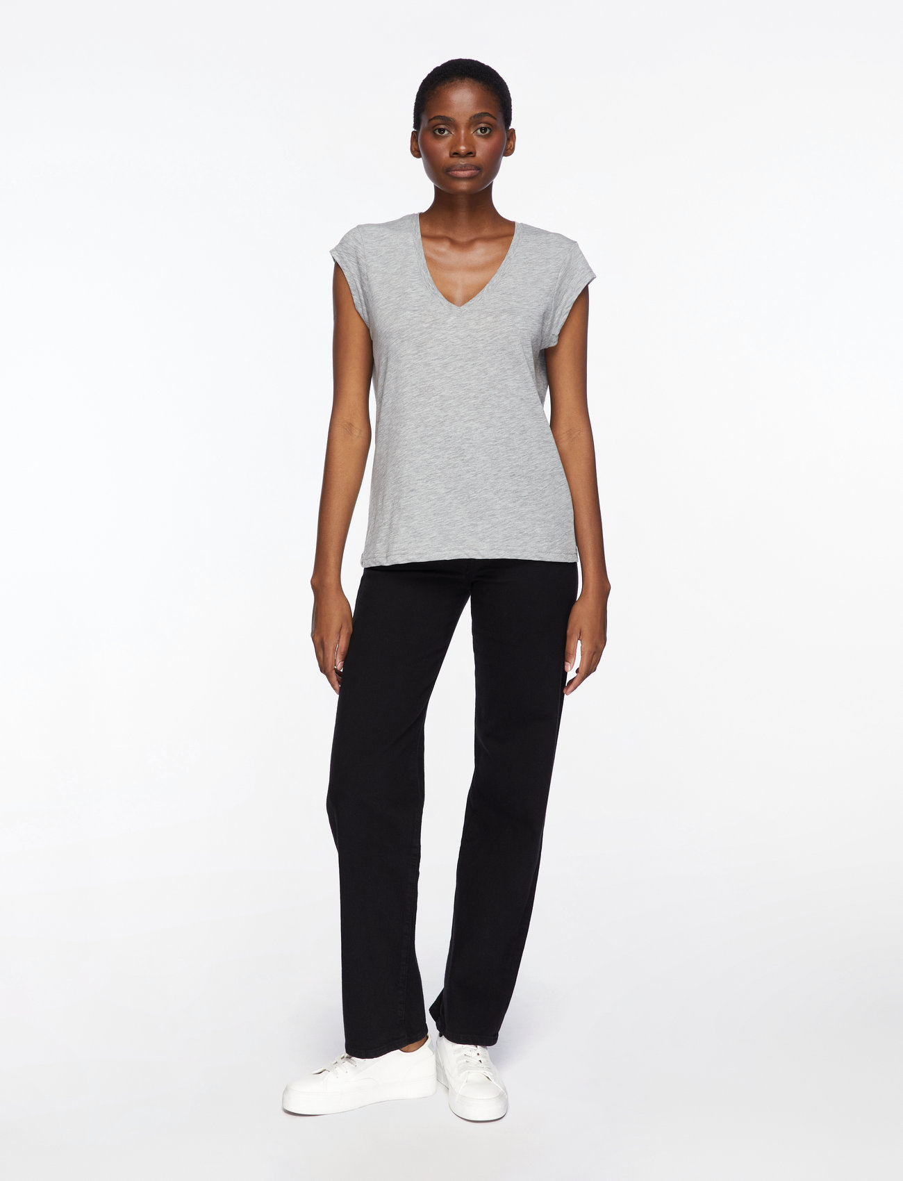 Coster Copenhagen - CC Heart basic v-neck t-shirt - höstkläder - light grey melange - 1