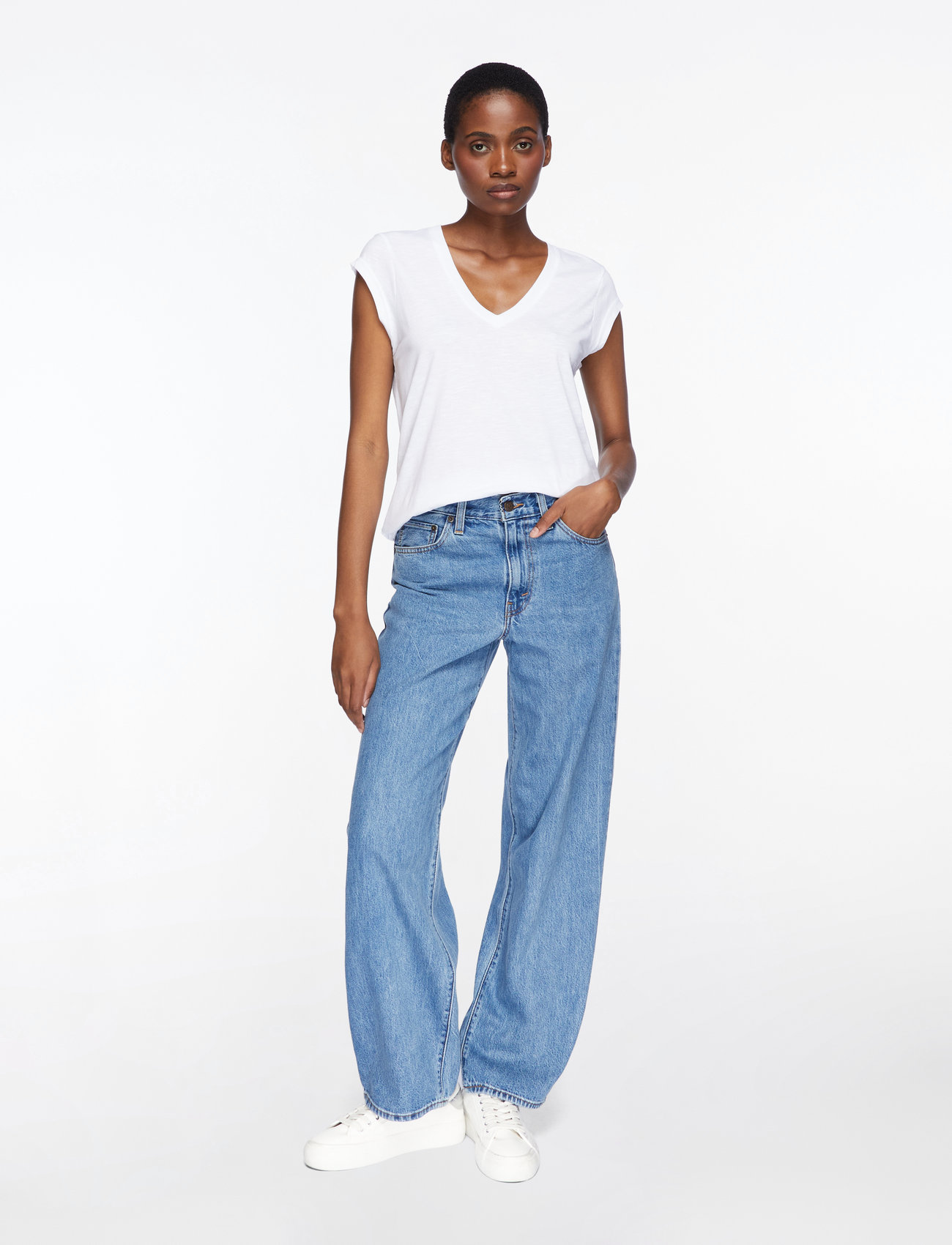 Coster Copenhagen - CC Heart basic v-neck t-shirt - t-shirts - white - 2