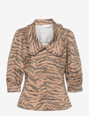 Shirt with big collar in zebra prin - ZEBRA PRINT -941