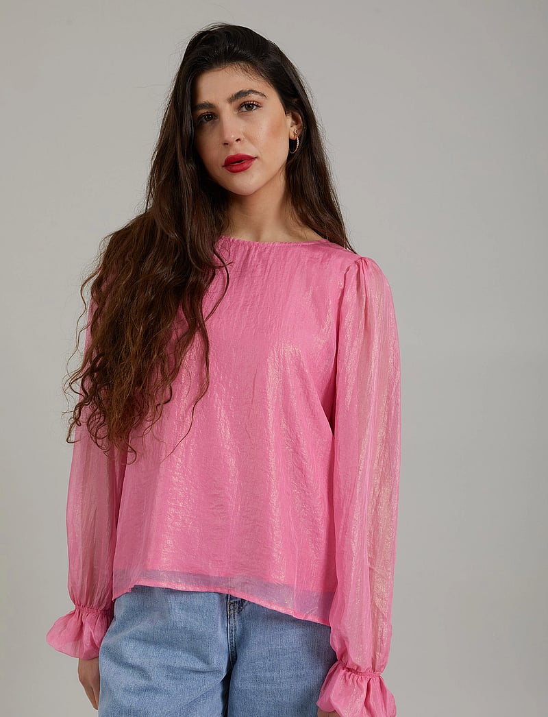 Coster Copenhagen - Top in metallic shimmer - pikkade varrukatega pluusid - metallic pink - 0