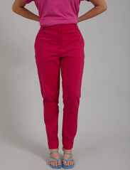 Coster Copenhagen - Tapered pants - Stella fit - taisna piegriezuma bikses - raspberry pink - 2