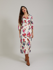 Coster Copenhagen - Dress with buttons in butterfly pri - maksikleidid - butterfly print - 2