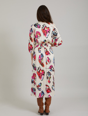 Coster Copenhagen - Dress with buttons in butterfly pri - maxiklänningar - butterfly print - 3
