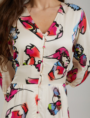 Coster Copenhagen - Dress with buttons in butterfly pri - maxi sukienki - butterfly print - 4