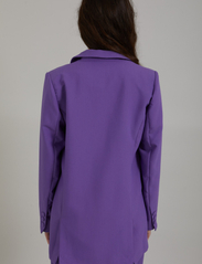 Coster Copenhagen - Relaxed blazer - Zoe fit - peoriided outlet-hindadega - warm purple - 3