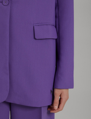 Coster Copenhagen - Relaxed blazer - Zoe fit - festtøj til outletpriser - warm purple - 4