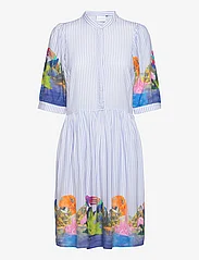 Coster Copenhagen - Short dress in Magic island print - skjortekjoler - magic island print - 0