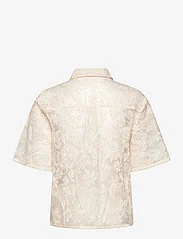 Coster Copenhagen - Shirt with lace - kortærmede skjorter - creme - 1