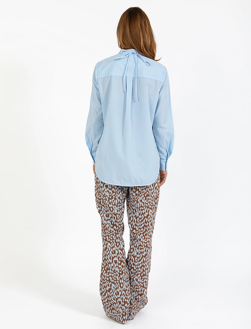 Coster Copenhagen - Shirt with rose necklace - langärmlige hemden - arctic blue - 5