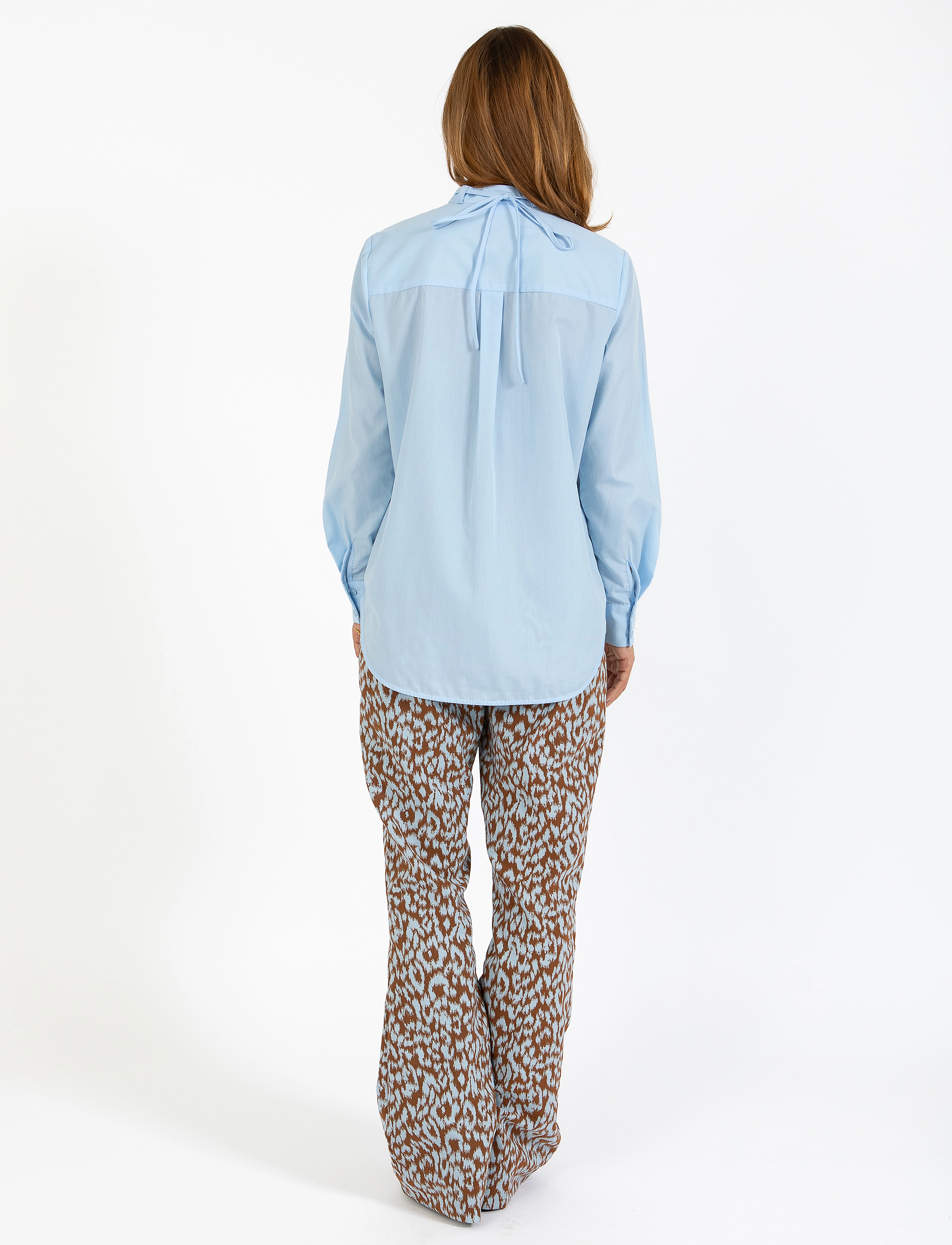 Coster Copenhagen - Shirt with rose necklace - langärmlige hemden - arctic blue - 5