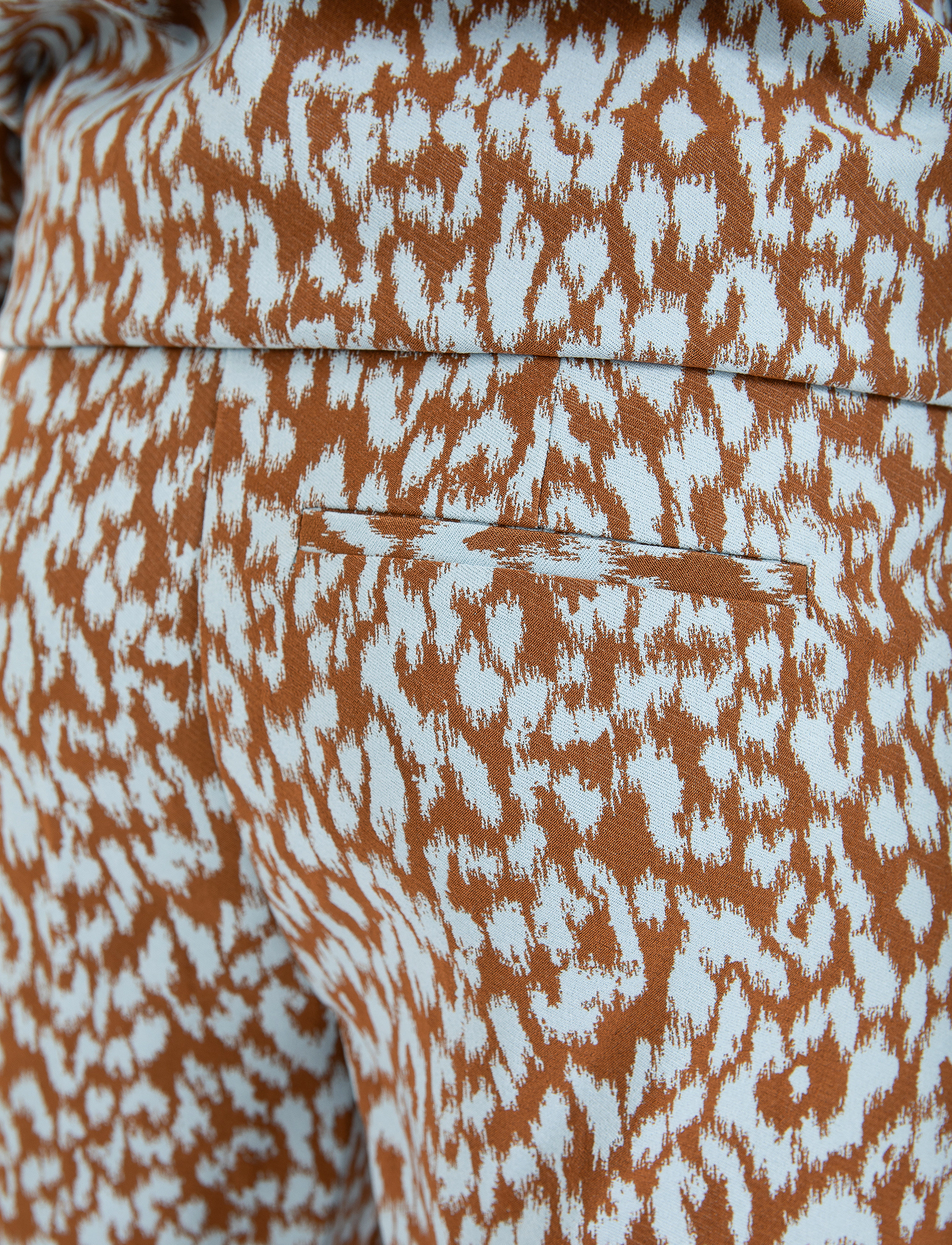 Coster Copenhagen - Leo pants - LUCIA fit - utsvängda byxor - ice leo jaquard - 3