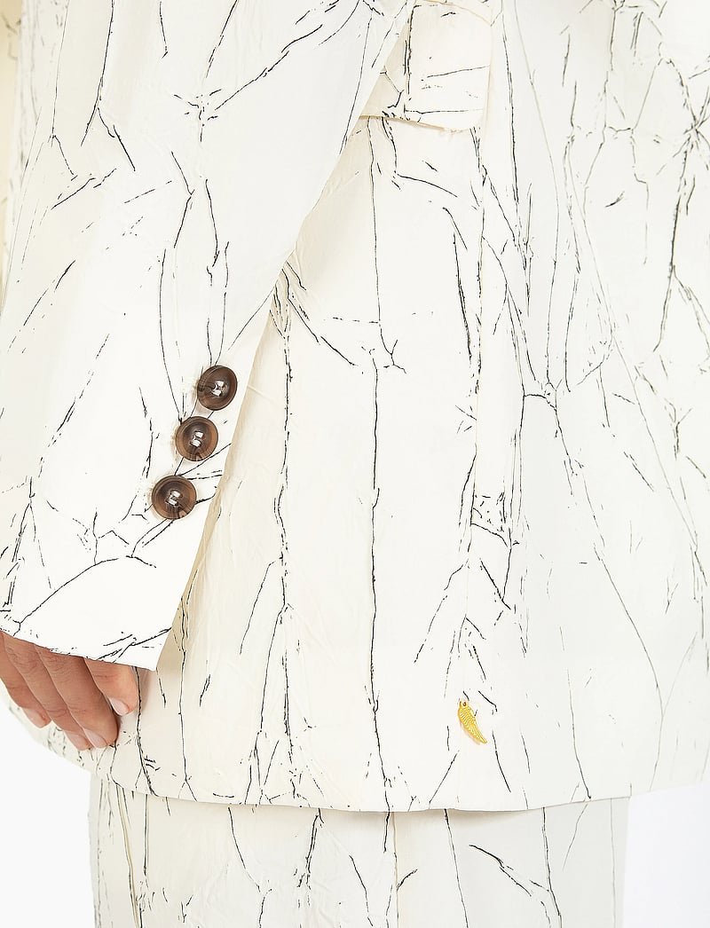 Coster Copenhagen - Crinkled blazer - Ühes joones nööpidega bleiserid - creme / black - 2