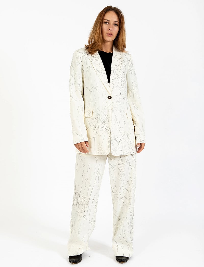 Coster Copenhagen - Crinkled blazer - Ühes joones nööpidega bleiserid - creme / black - 5