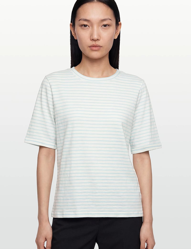 Coster Copenhagen - SILLA stripe t-shirt - Mid sleeve - t-shirts - light blue / white stripe - 3