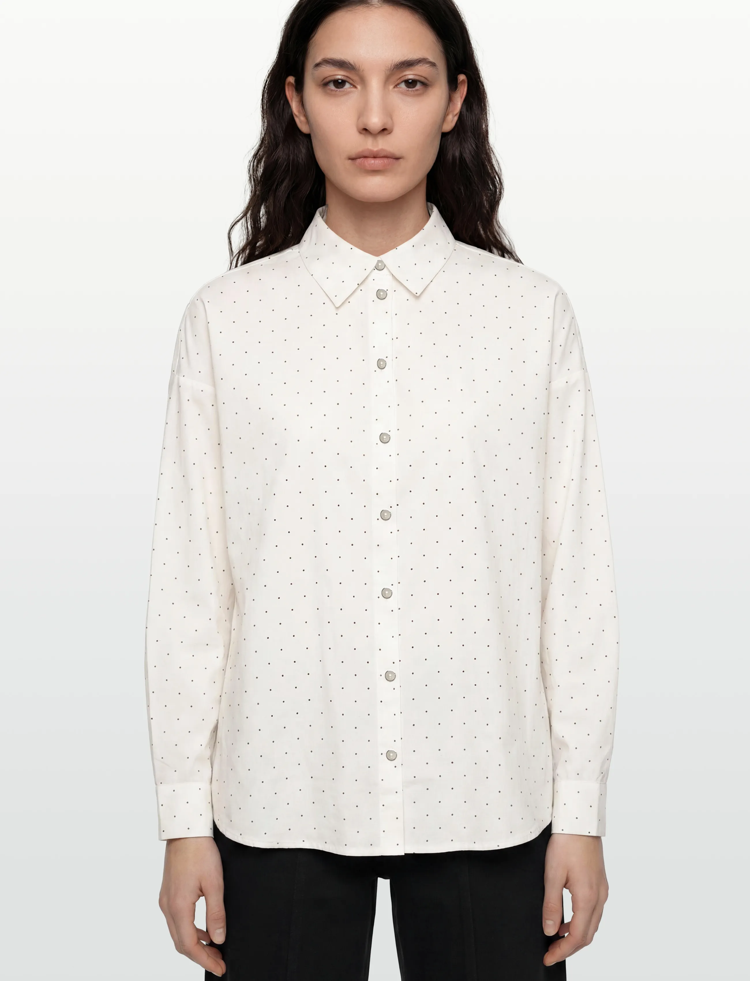 Coster Copenhagen - Shirt with dots -Boxy - long-sleeved shirts - sand / white dot - 3